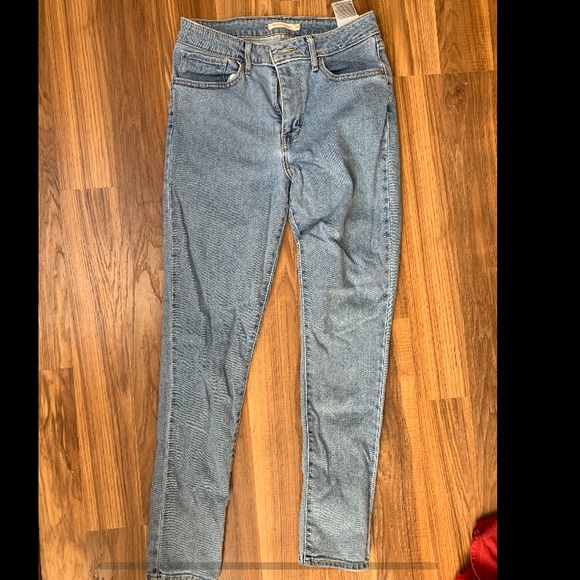 Levi High Waisted Jeans - Picture 5 of 6
